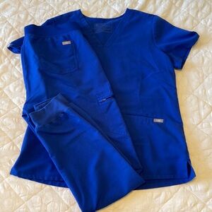 Women’s figs winning blue scrub set